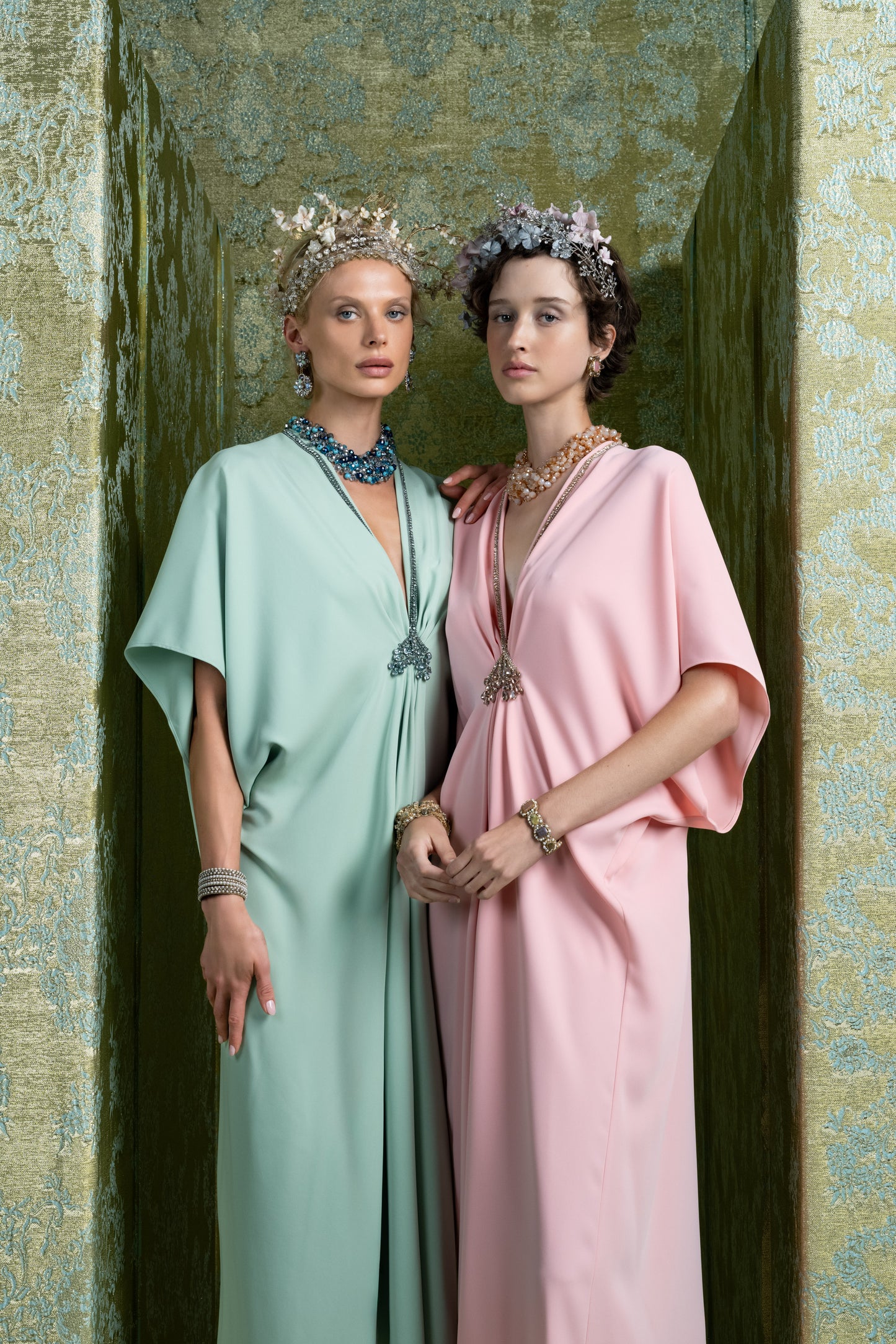 CREPE KAFTAN WITH EMBROIDERED DETAIL