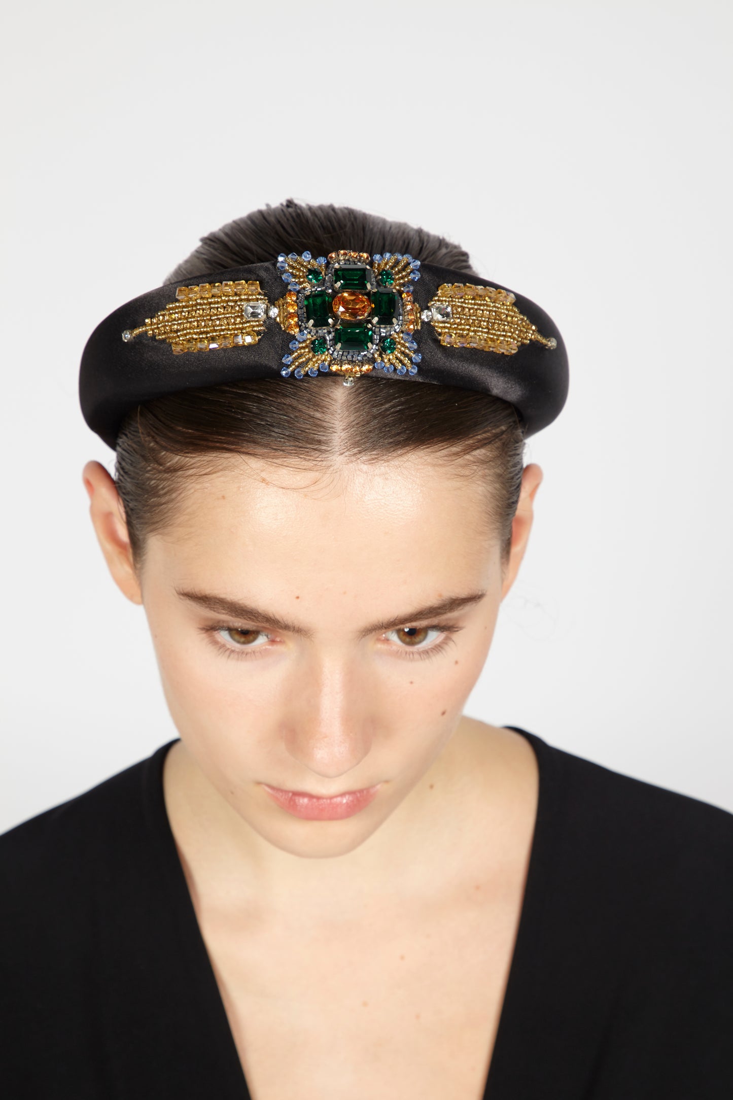 OVERSIZED EMBROIDERED HEADBAND WITH MEDALLION