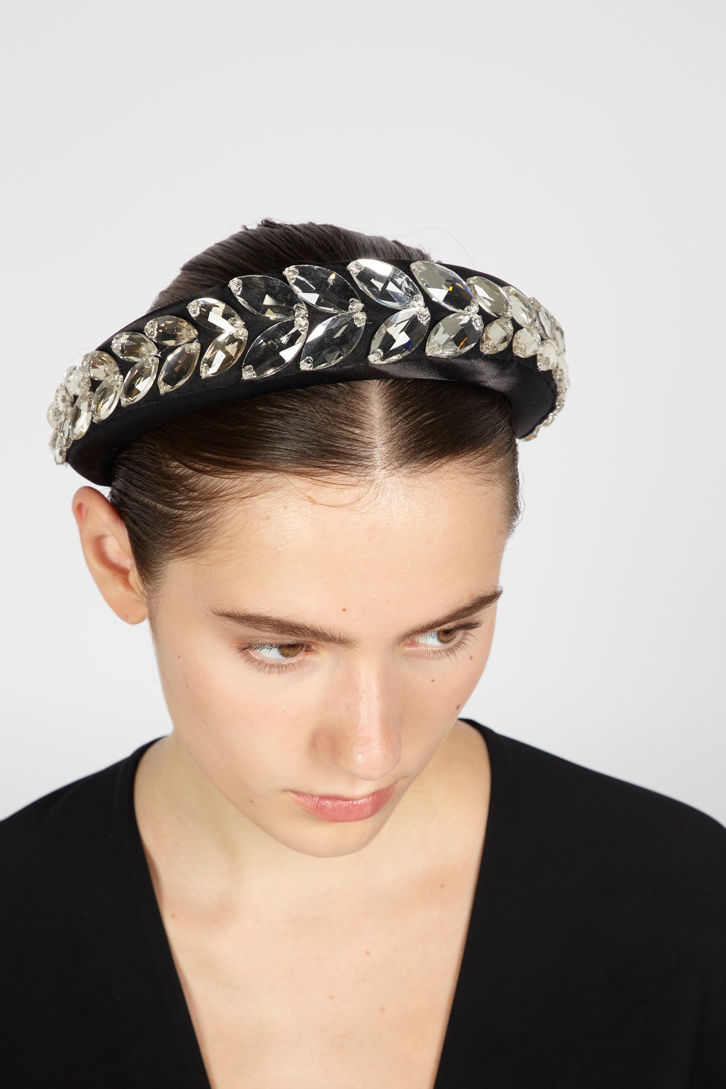 OVERSIZED EMBROIDERED HEADBAND WITH LARGE OVAL CRYSTALS